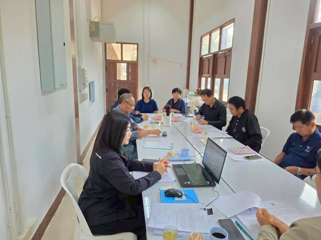 ประชุมคณะกรรมการตรวจรับและผู้ควบคุมงาน โครงการปรับปรุงถนนและลานแอสฟัลต์ติกคอนกรีต ค่ายลูกเสือจังหวัดลำปาง